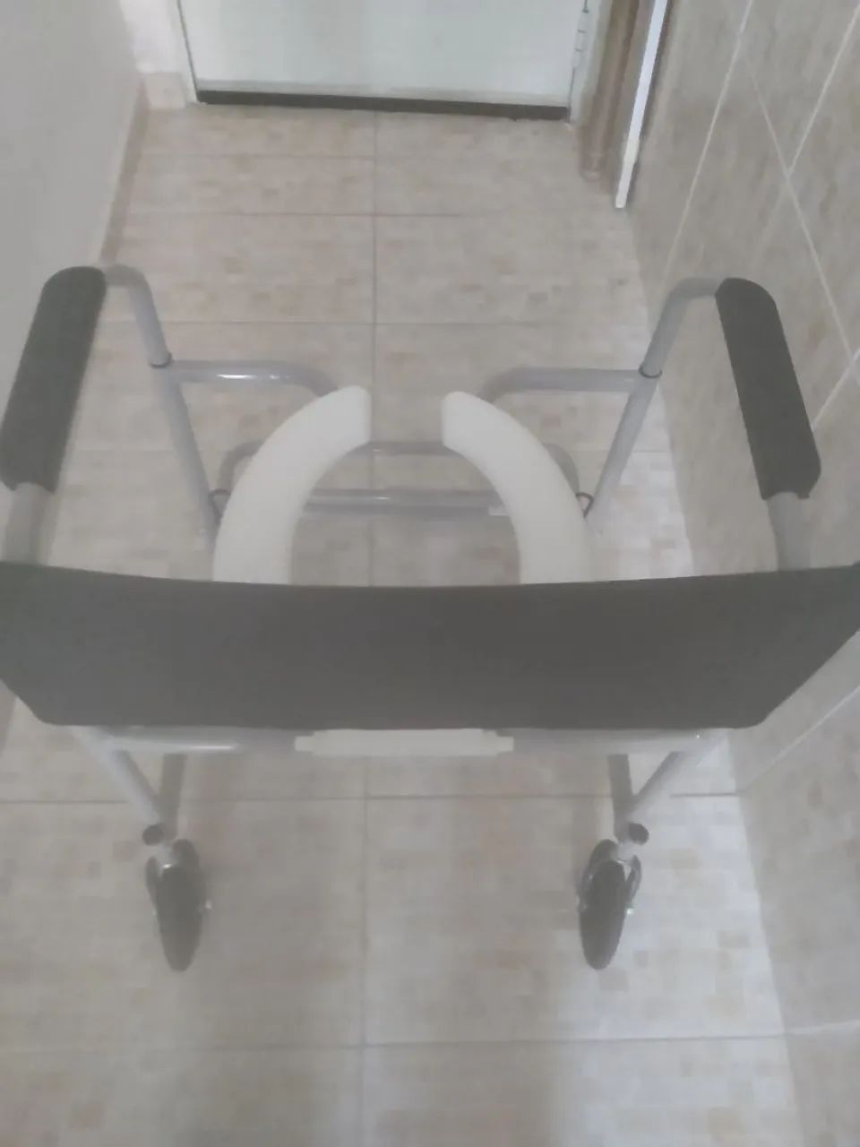 Cadeira pra banho. 150kg praticamente nova. - Foto 3