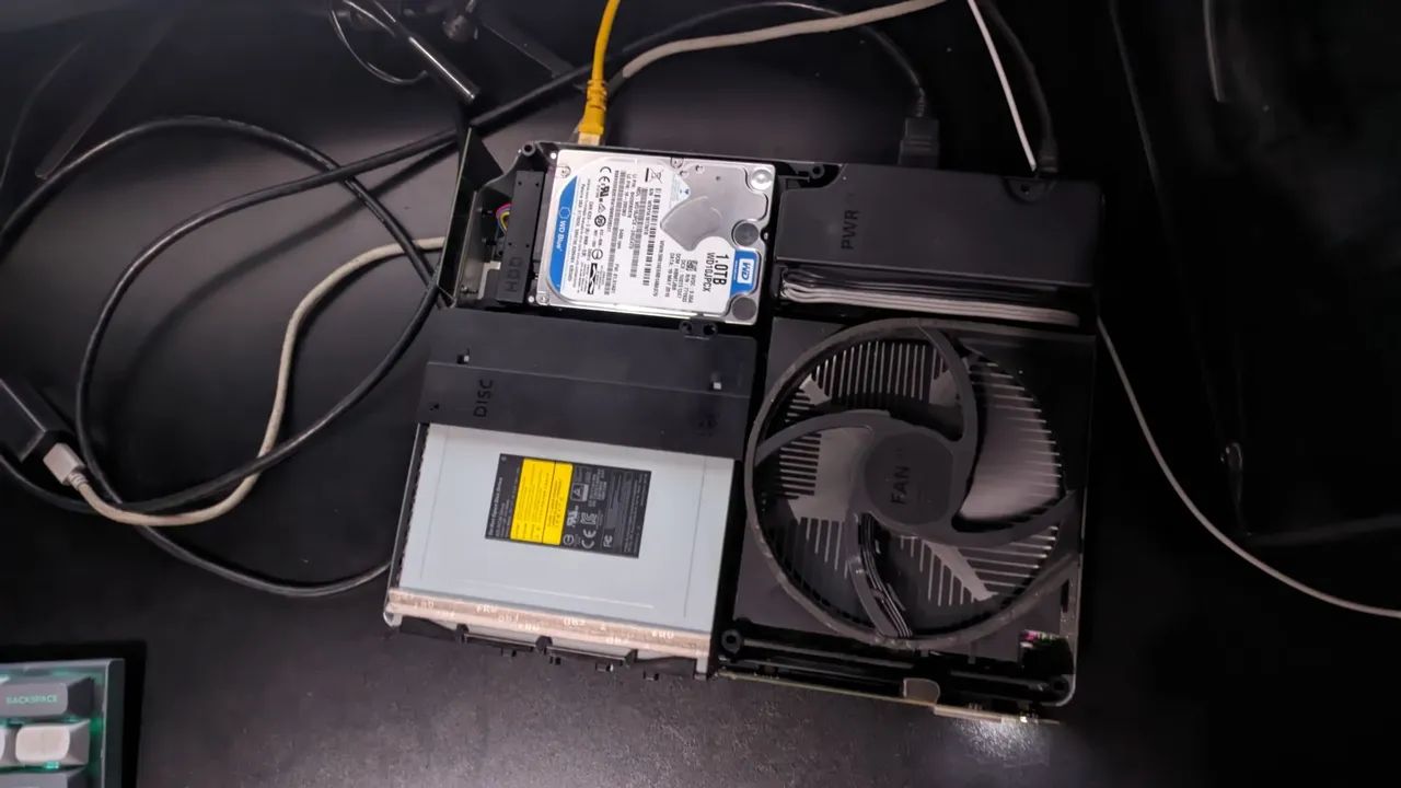 Faço limpeza e troca de pasta térmica de vídeo games.
