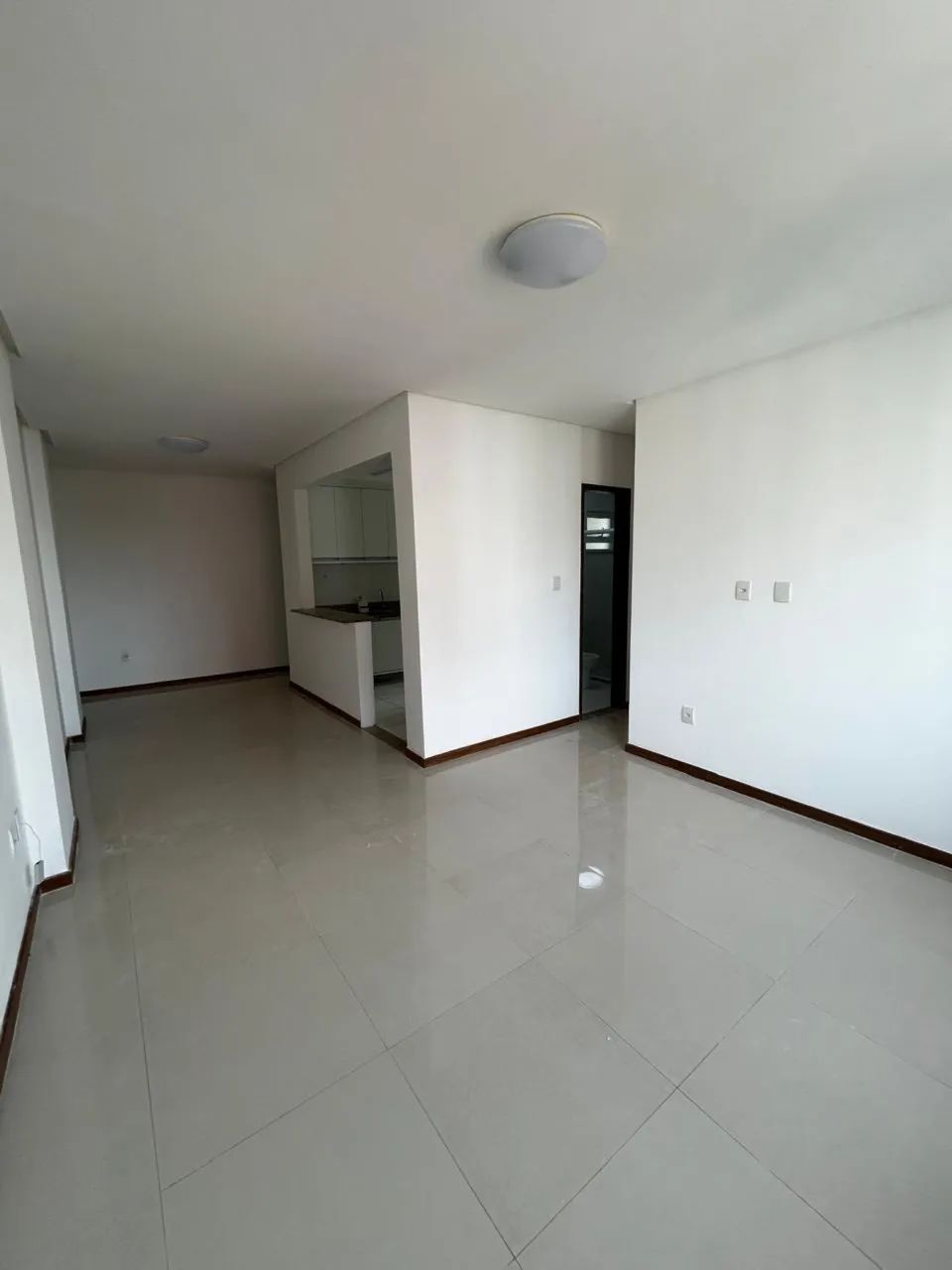 Apto 2/4 com suíte.