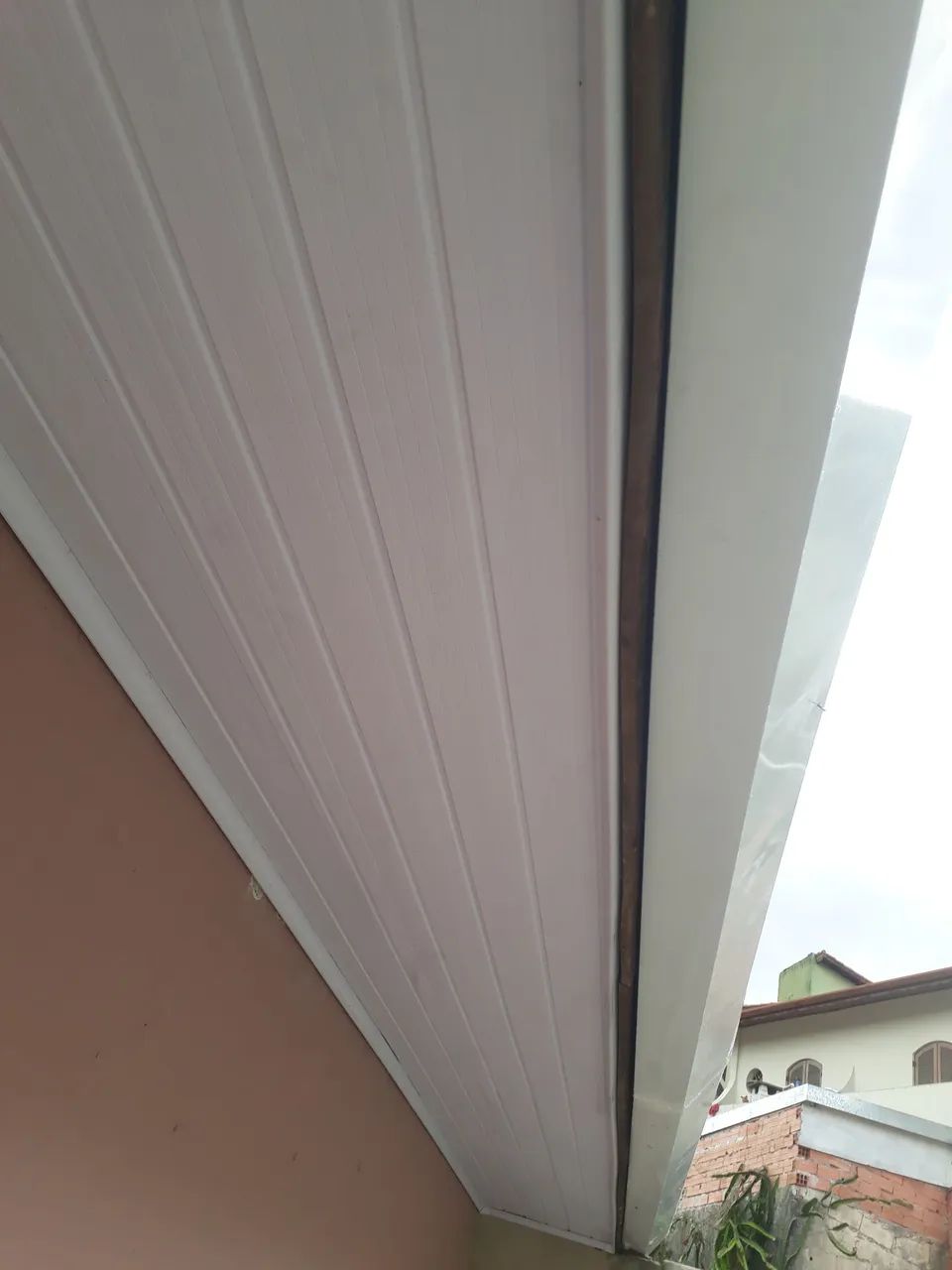 Colocamos calha ,rufos e colocamos forro PVC e porta sanfonada  - Foto 5