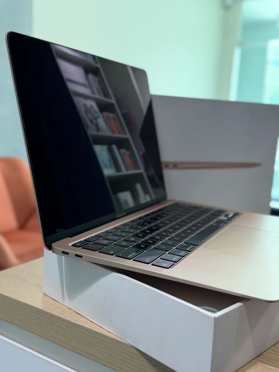 Macbook Air 13 Pol 256SSD/8GB Chip M1 Gold Seminovo Conservado
