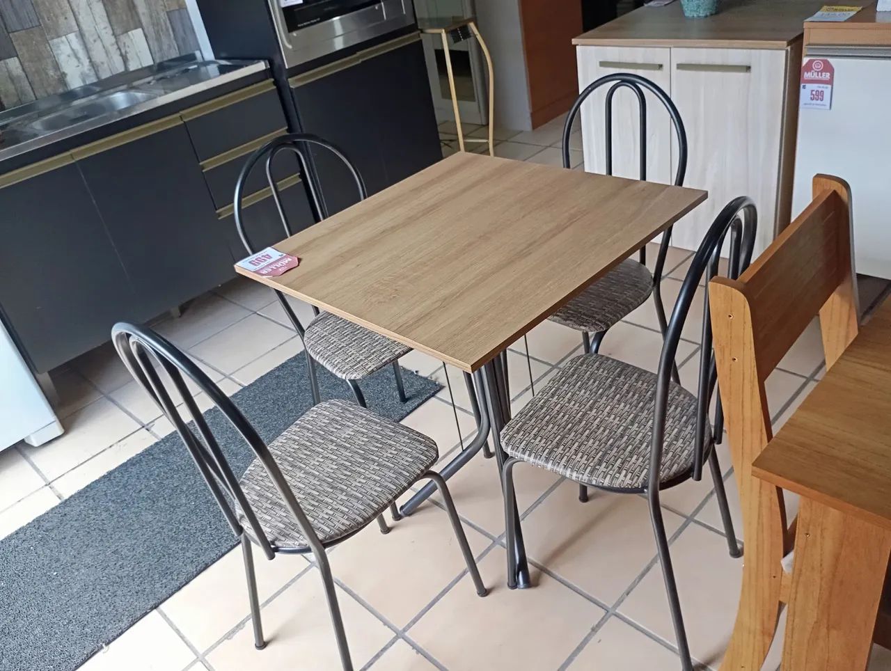 Mesa com cadeiras - Foto 3