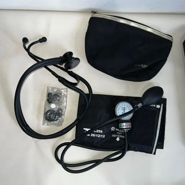 Conjunto estetoscópio com esfimomanômetro