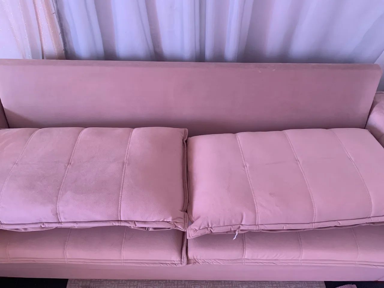 Sofá rose 4 lugares muito conservado  - Foto 2