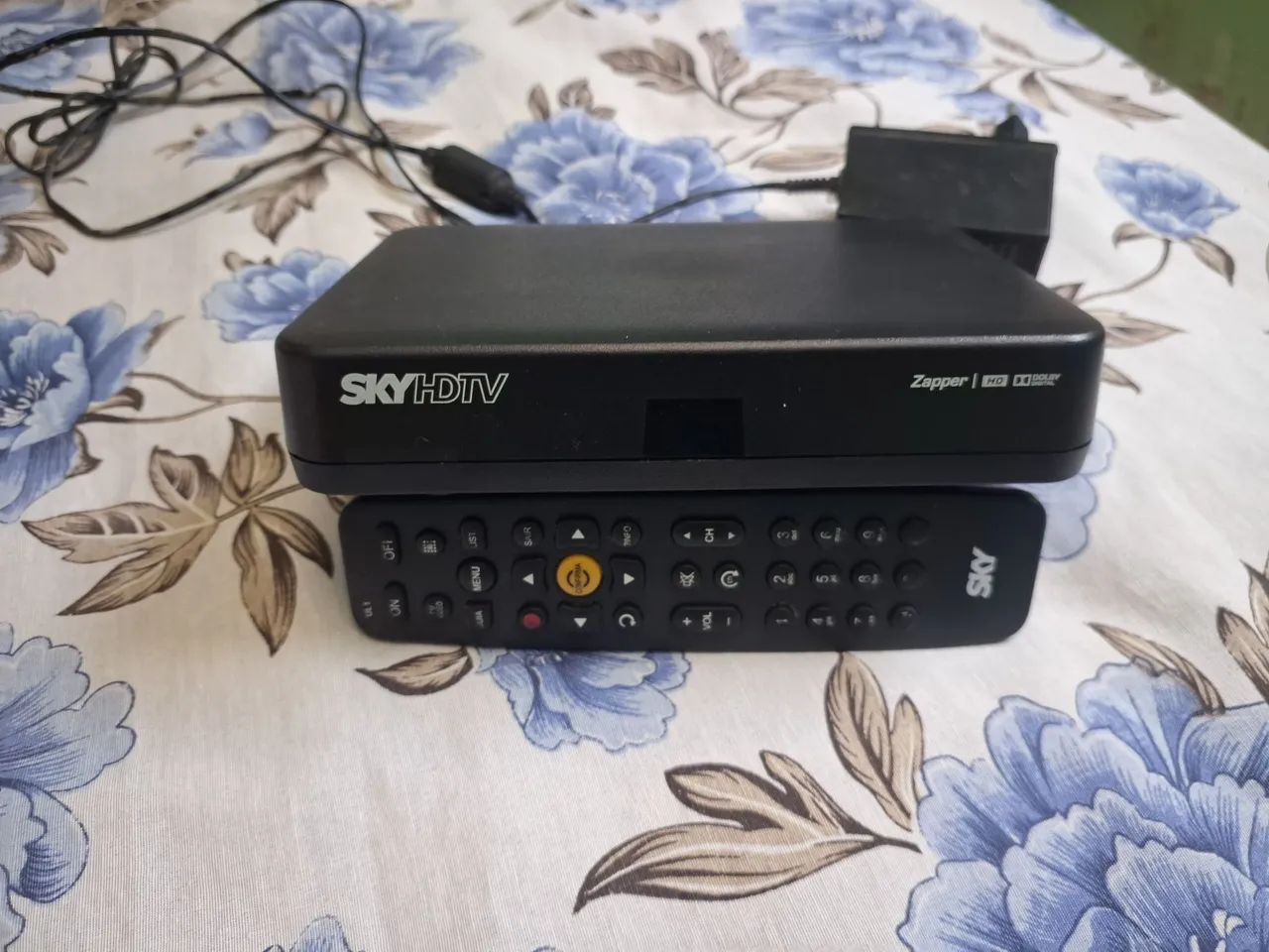 Aparelho Sky com controle 