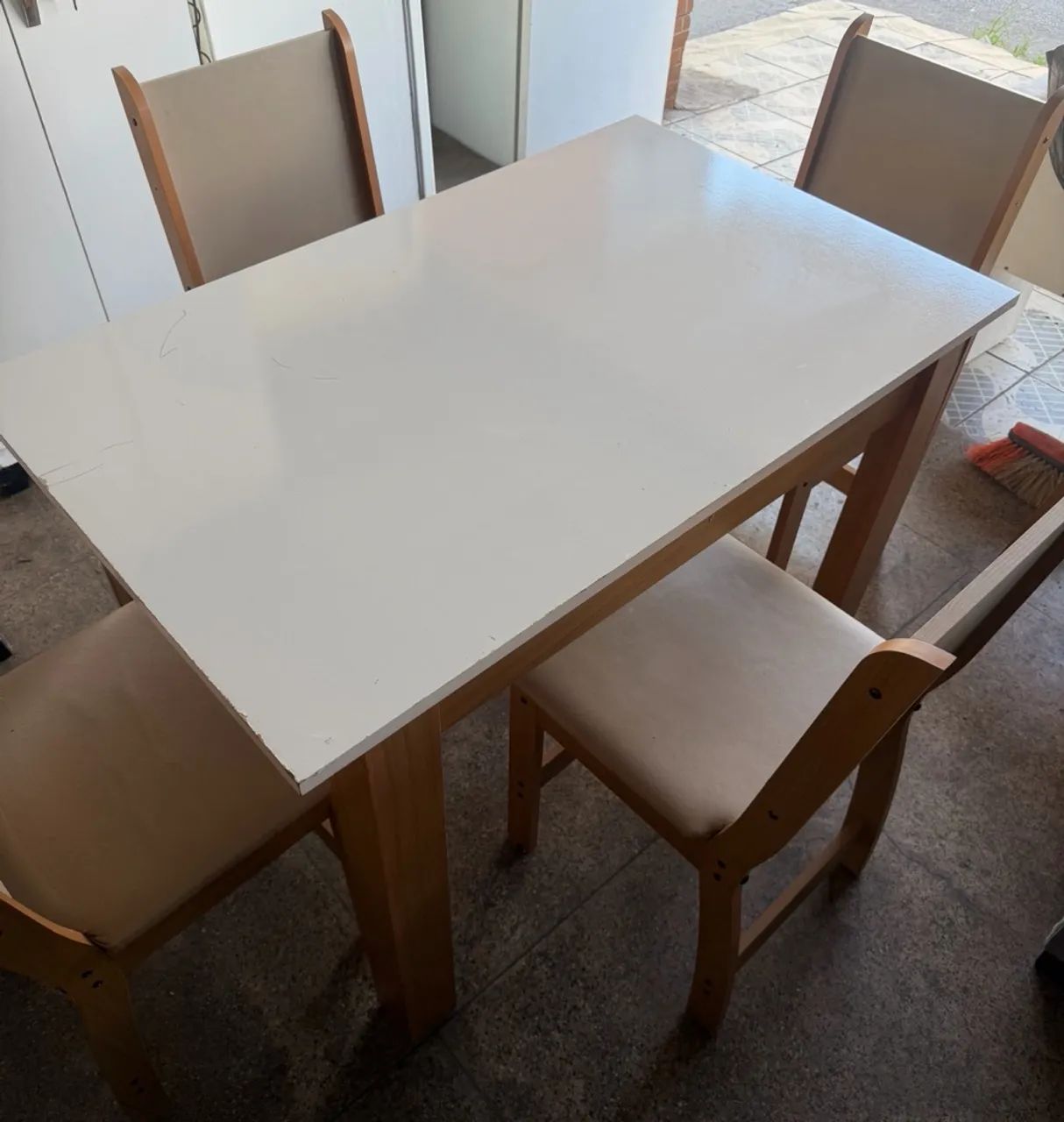 Jogo de mesa com 4 cadeiras usada barata  - Foto 3