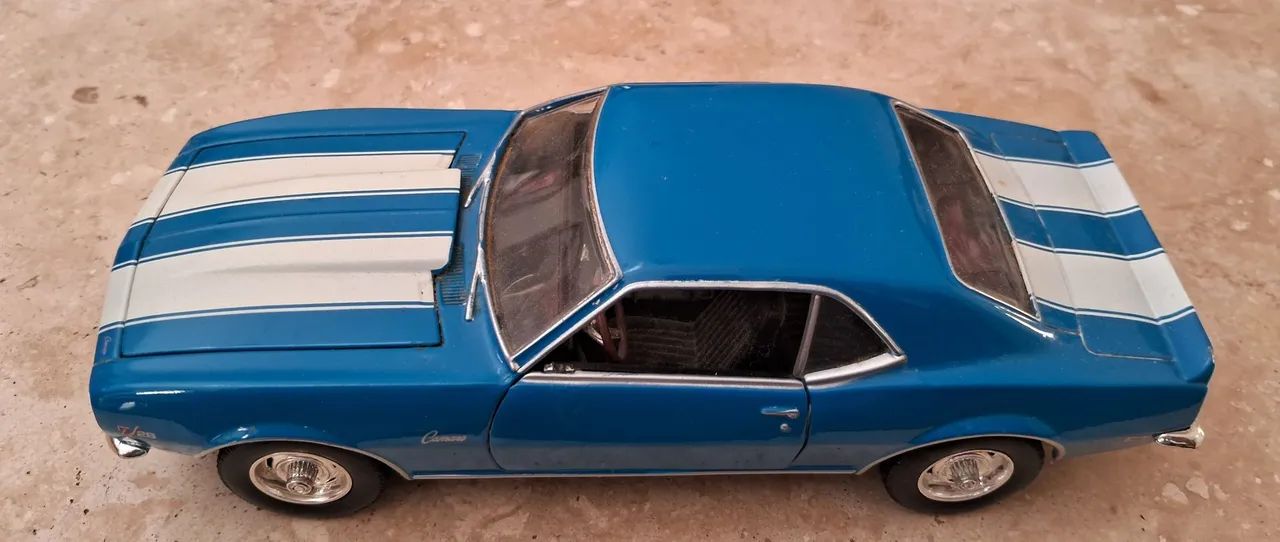 Miniatura Chevy Camaro Z28 Azul escala 1.24 - Foto 2