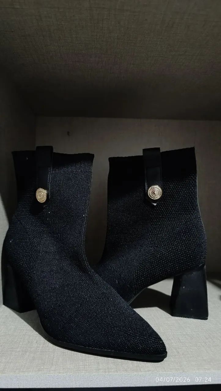 Bota bebece semi-nova 