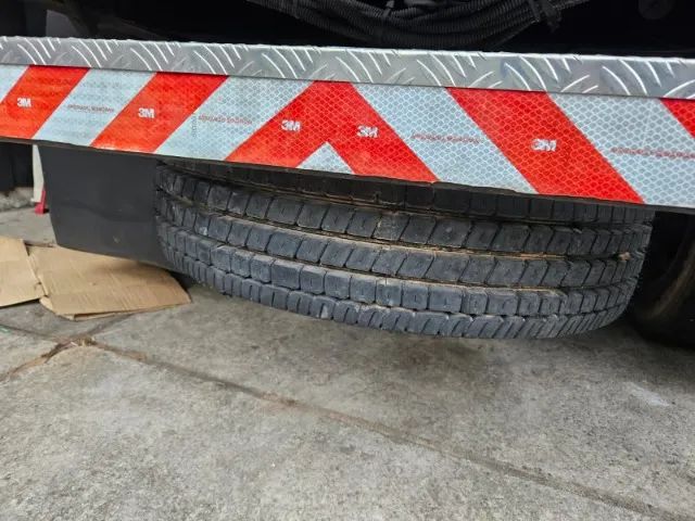 Caminhao mercedez  acelo 715 - Foto 3