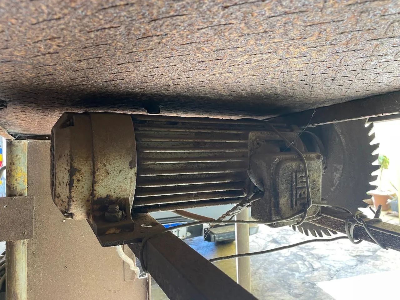 Vende-se bancada com serra - Foto 4