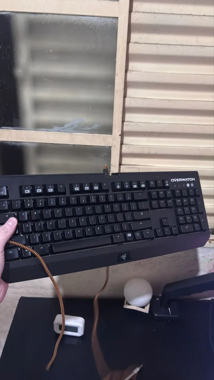 Teclado mecânico razer black widow