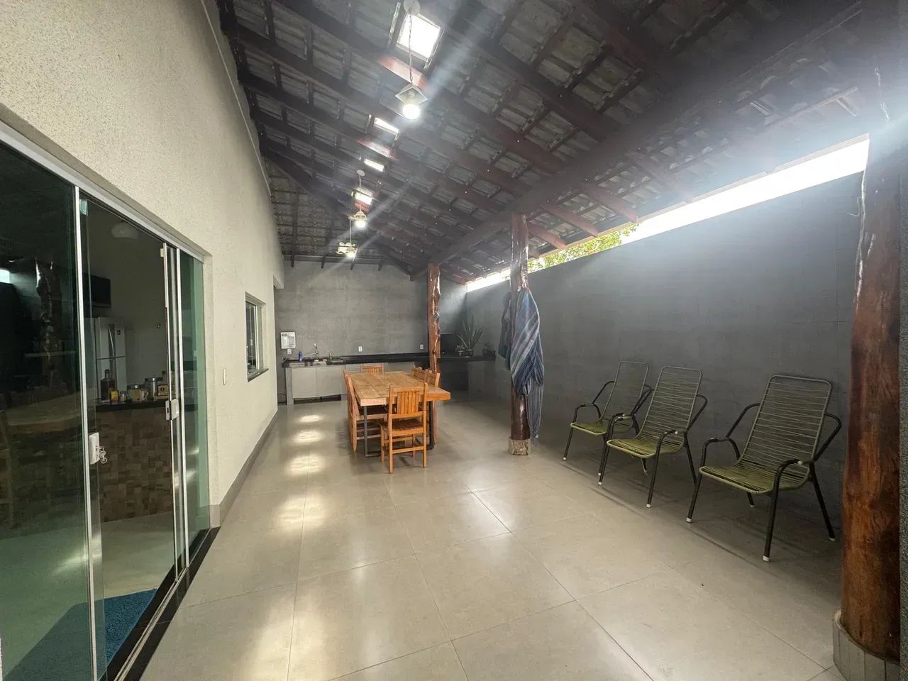 VENDE-SE CASA MODERNA COM 3 SUÍTES - Foto 3