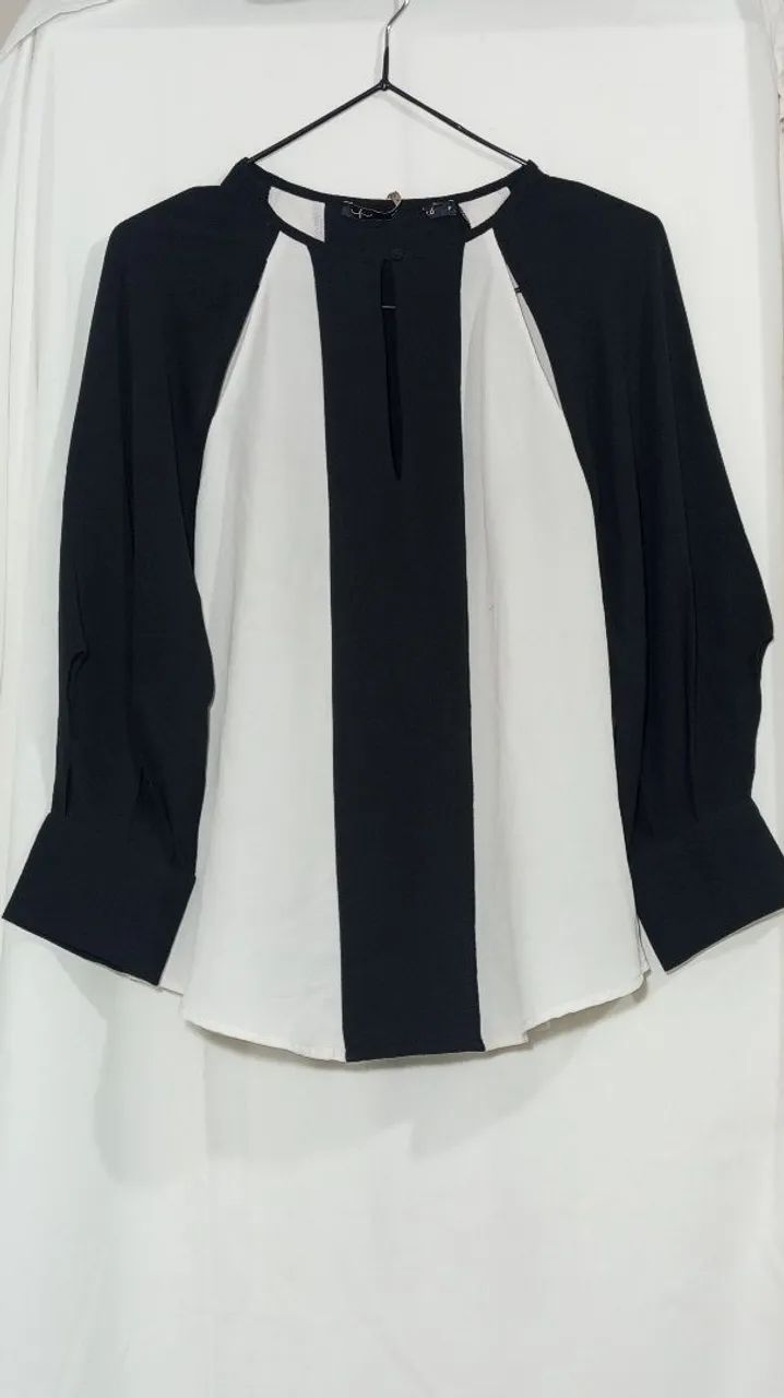 Blusa bicolor feminina 
