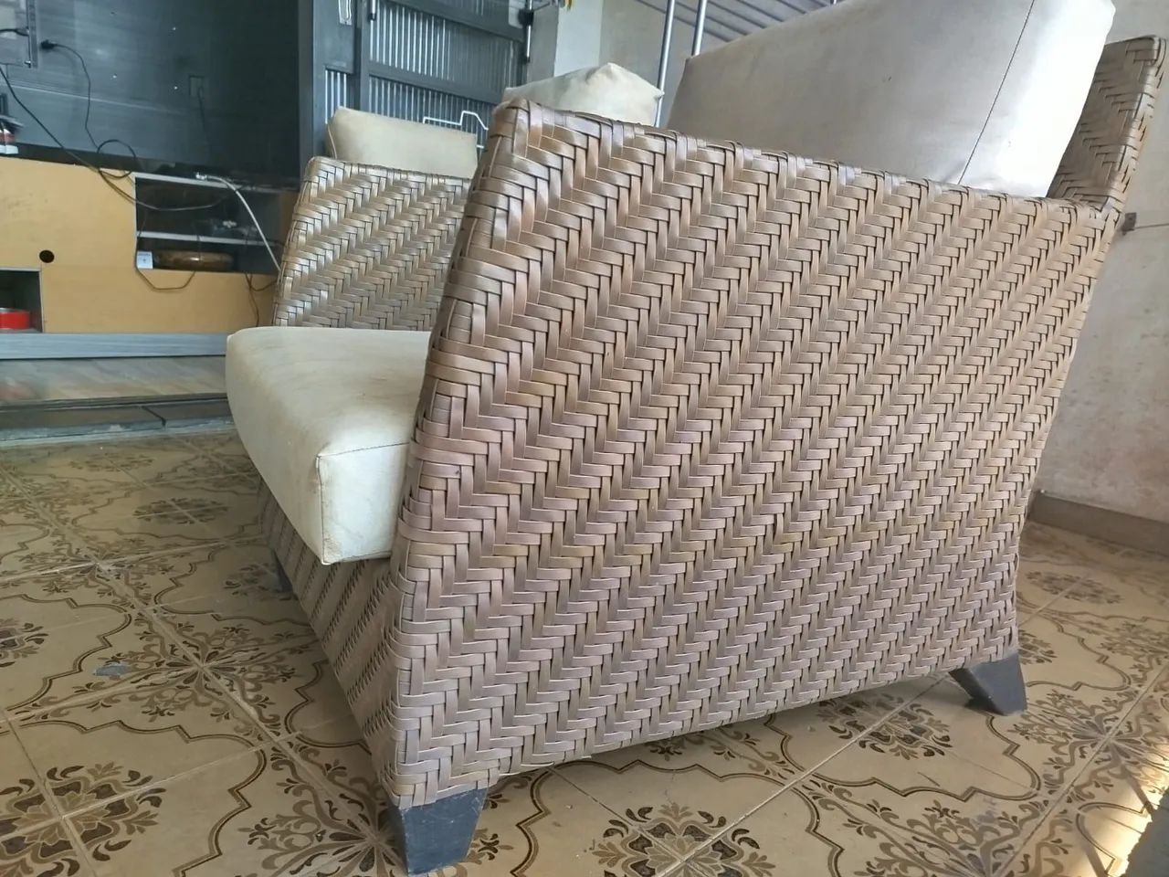 Móvel de rattan muito bom ( mas almofadas  desgastadas) - Foto 5