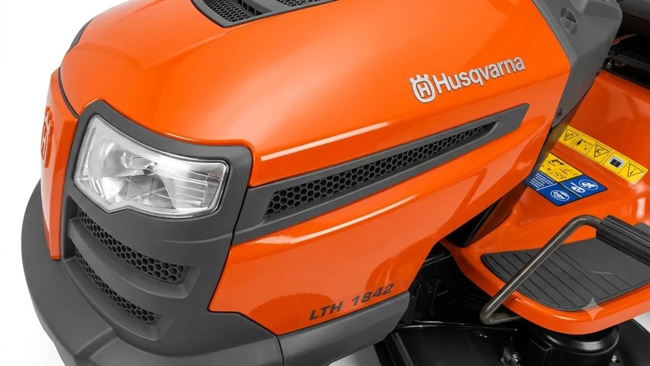 Trator Cortador De Grama Husqvarna LTH 1842 - 18HP Hidrostático ano 2013(Excelente Estado) - Foto 3