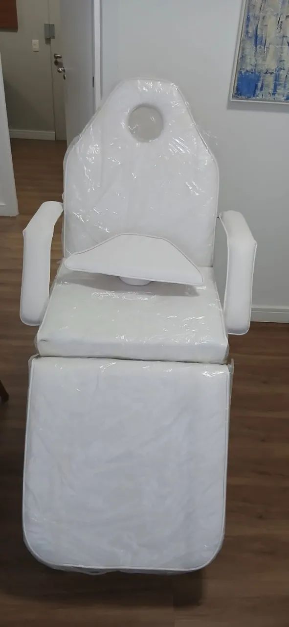 Maca Poltrona Cadeira Fixa Estética Estek Com Plastificação Cor Branco - Foto 2