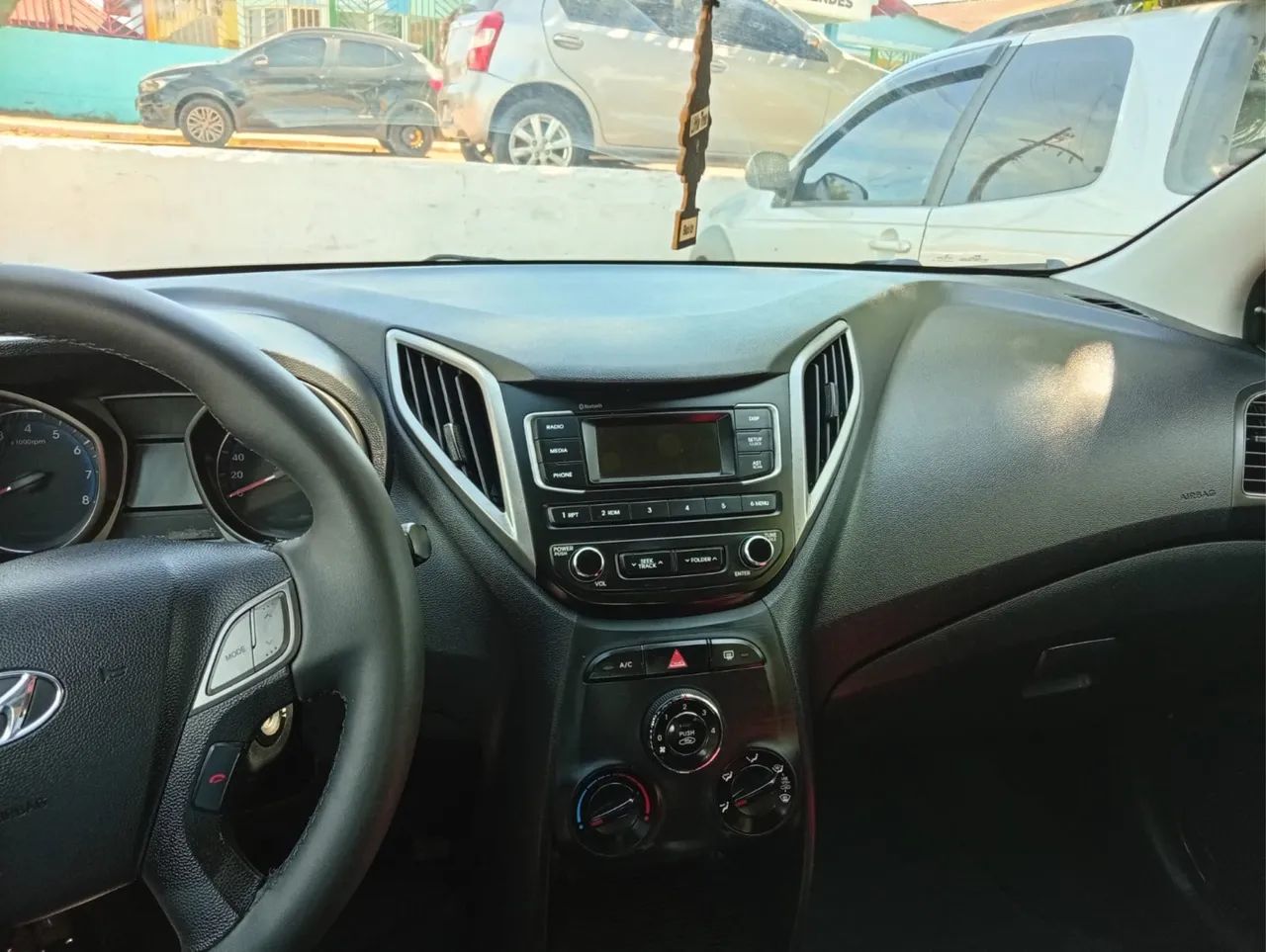 Hyundai HB20 Unique 1.0 Flex 12V Mec. 2019 - Foto 4