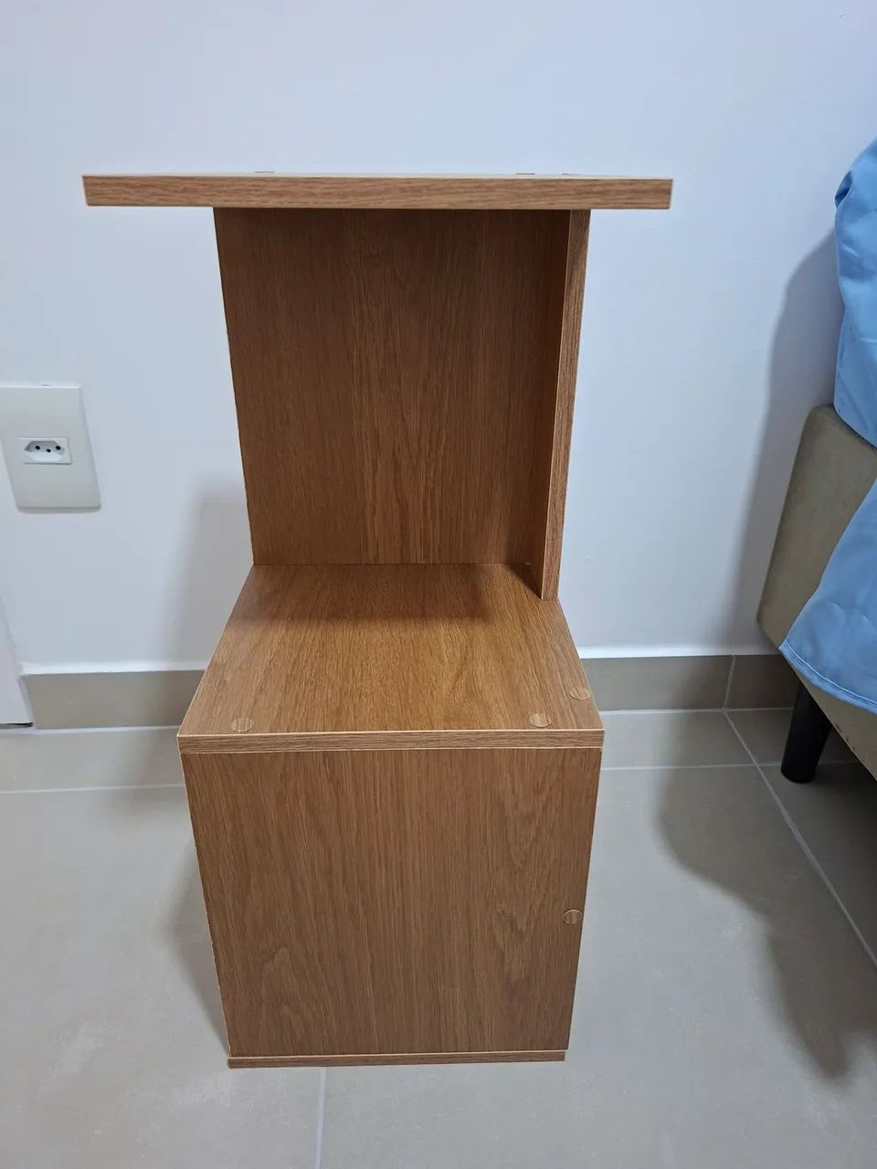 Mesa de cabeceira nicho