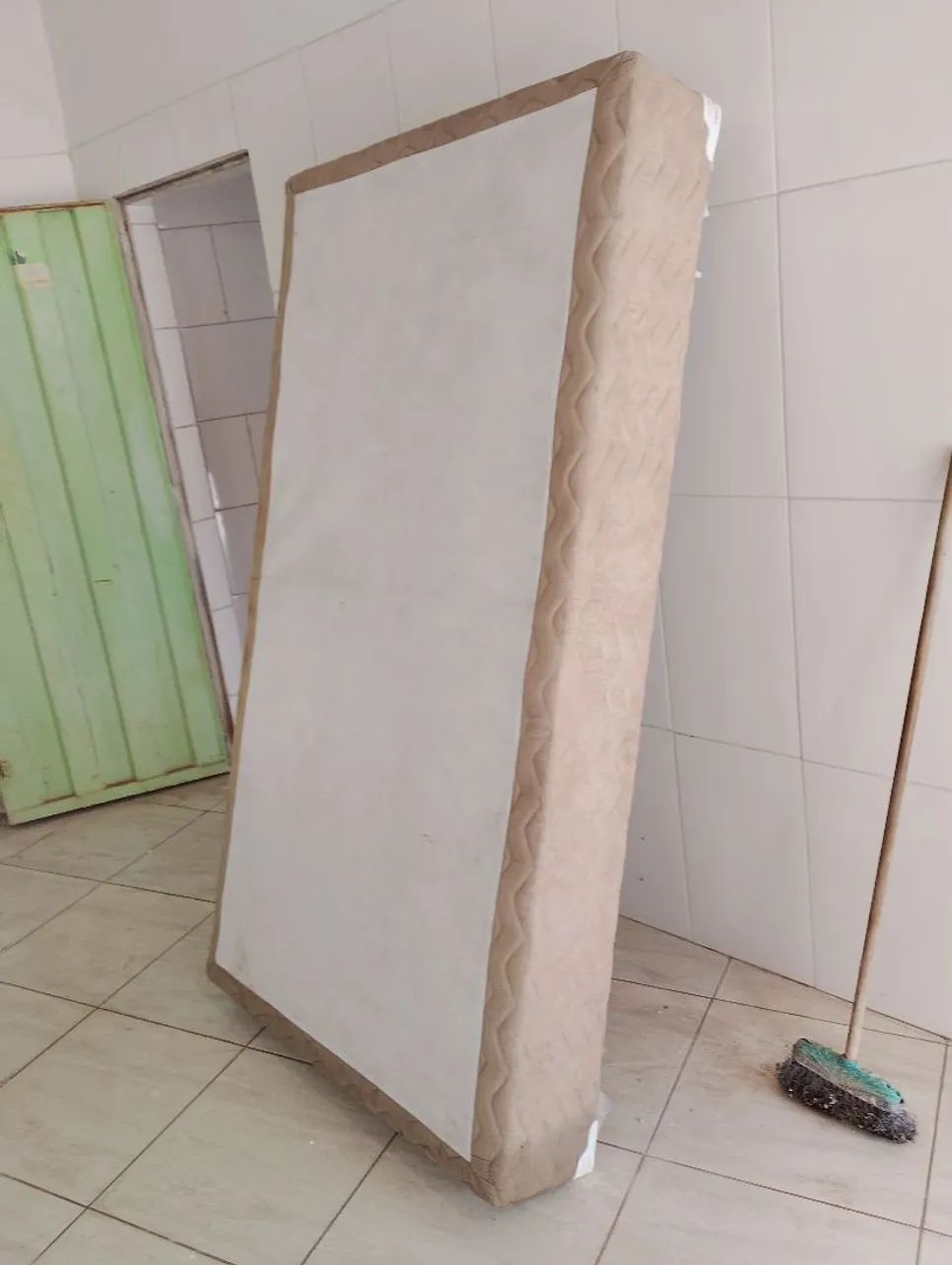 Cama box viúvo ótimo estado funciona perfeitamente  - Foto 4