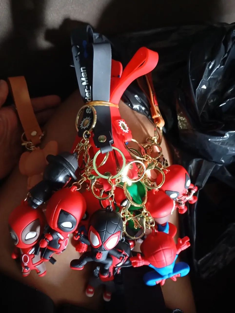 Chaveiro De Borracha Com Alça Para Mochila E Chaves Geek - Foto 4