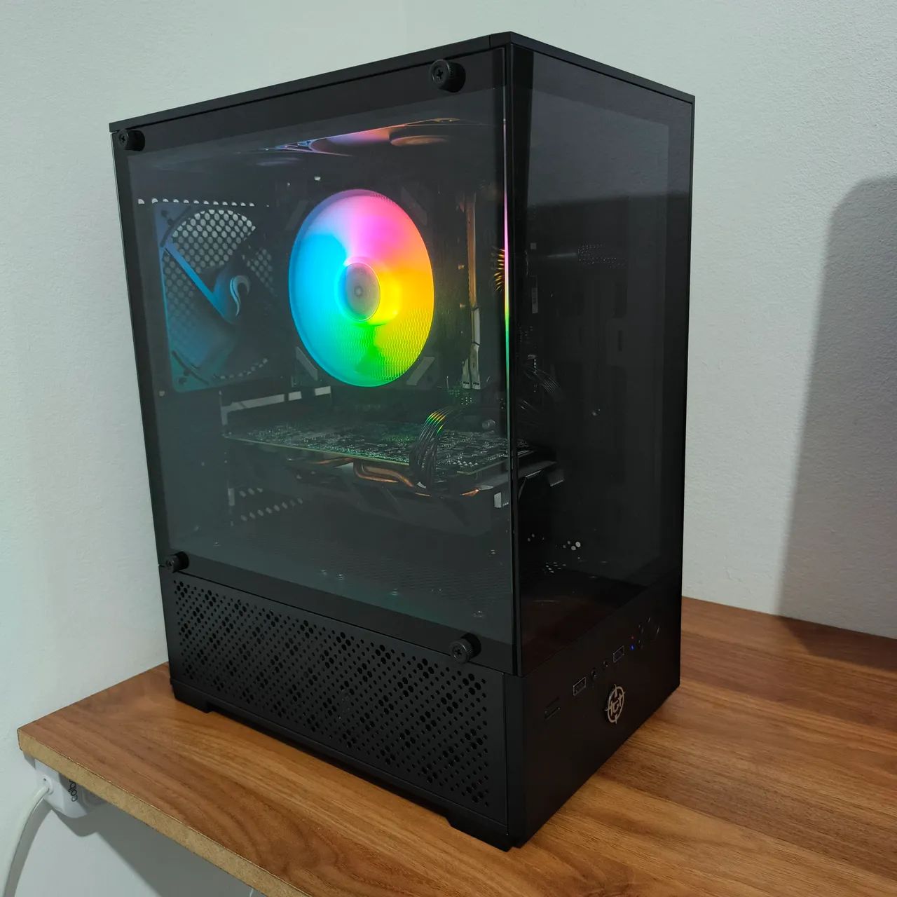PC gamer Ryzer 5 4500 e RX590 Gigabyte 16gb RAM compacto