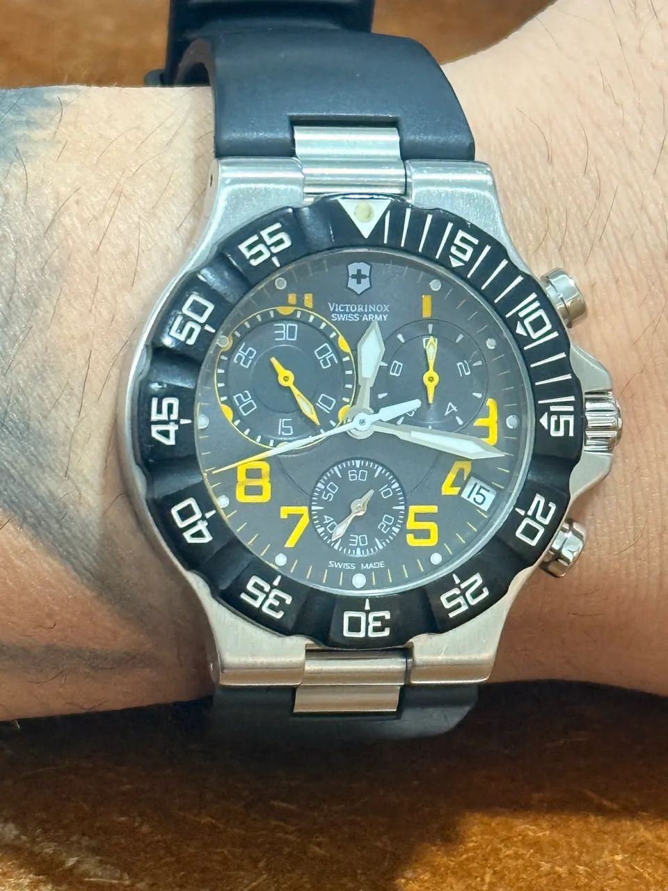 Relogio Victorinox Summit XLT amarelo - Acessórios - Vila Nair