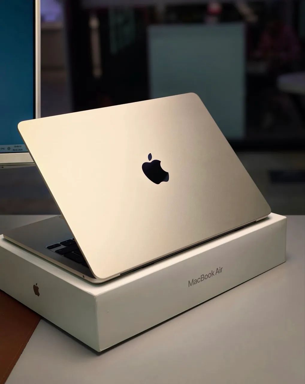 MACBOOK AIR M4 16/256 13 POLEGADAS SEMINOVO COM GARANTIA. LOJA NO RIOMAR.