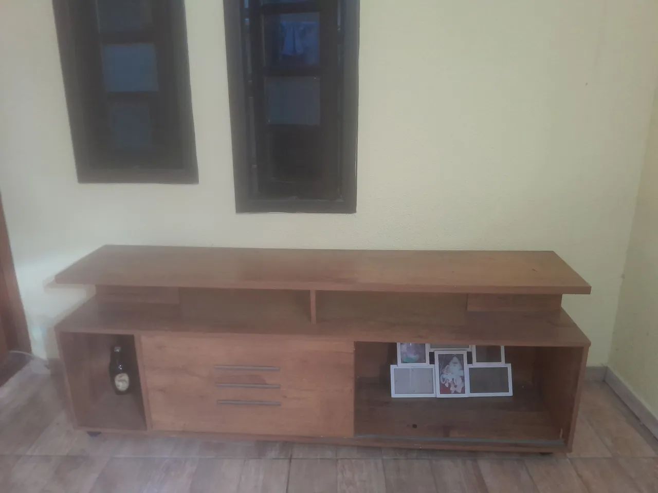 Vendo este rek de madeira.
