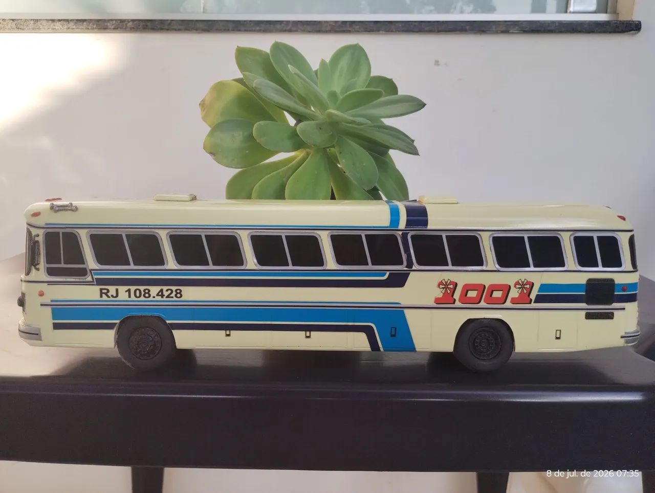 Miniatura de ônibus 1/32