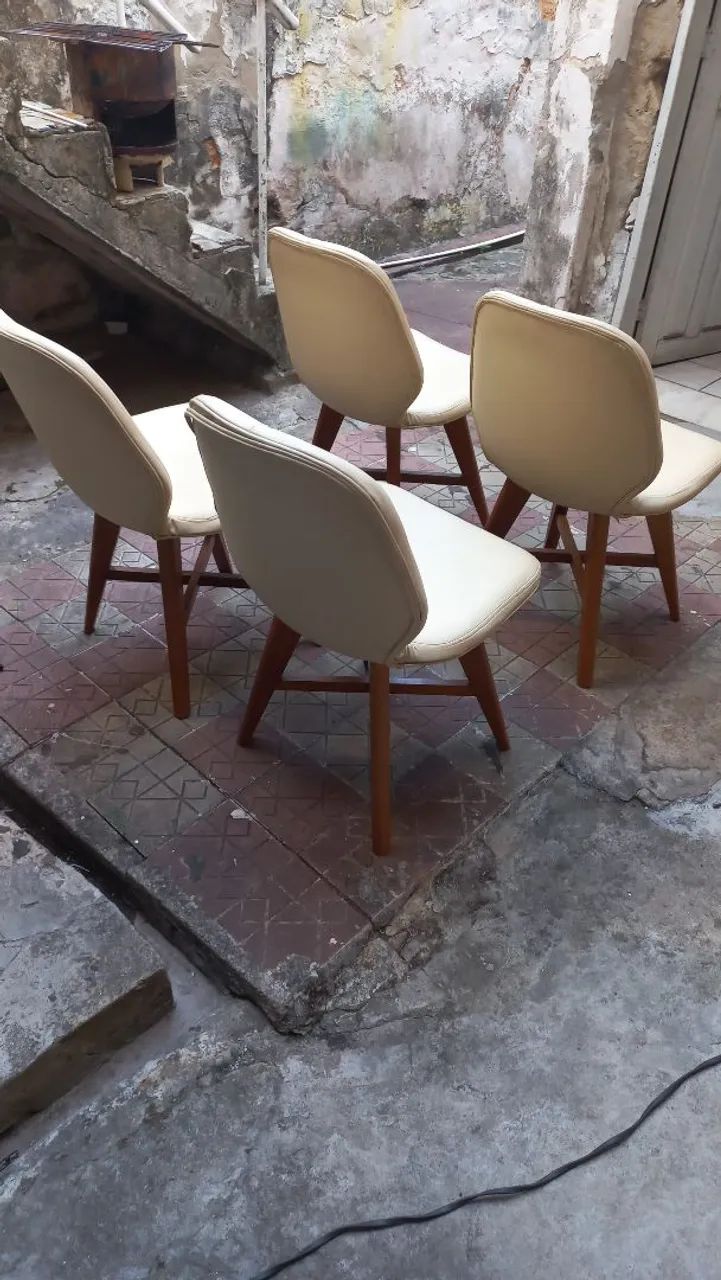 4 cadeiras madeira acolchoadas - Foto 5