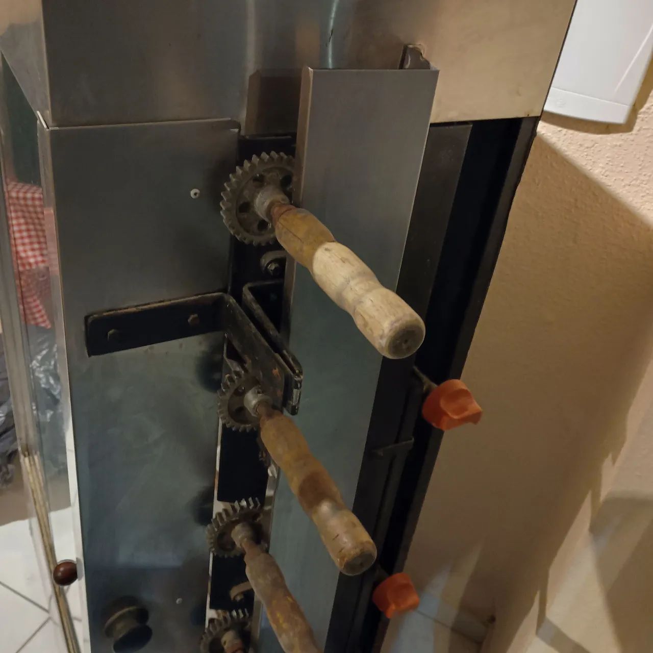 Vende-se máquina de assar frango...