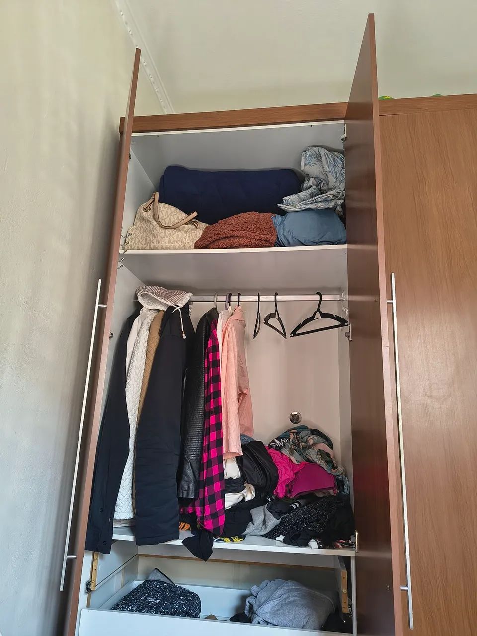 Quarto completo guarda roupa, cama de casal box e cômoda  - Foto 2
