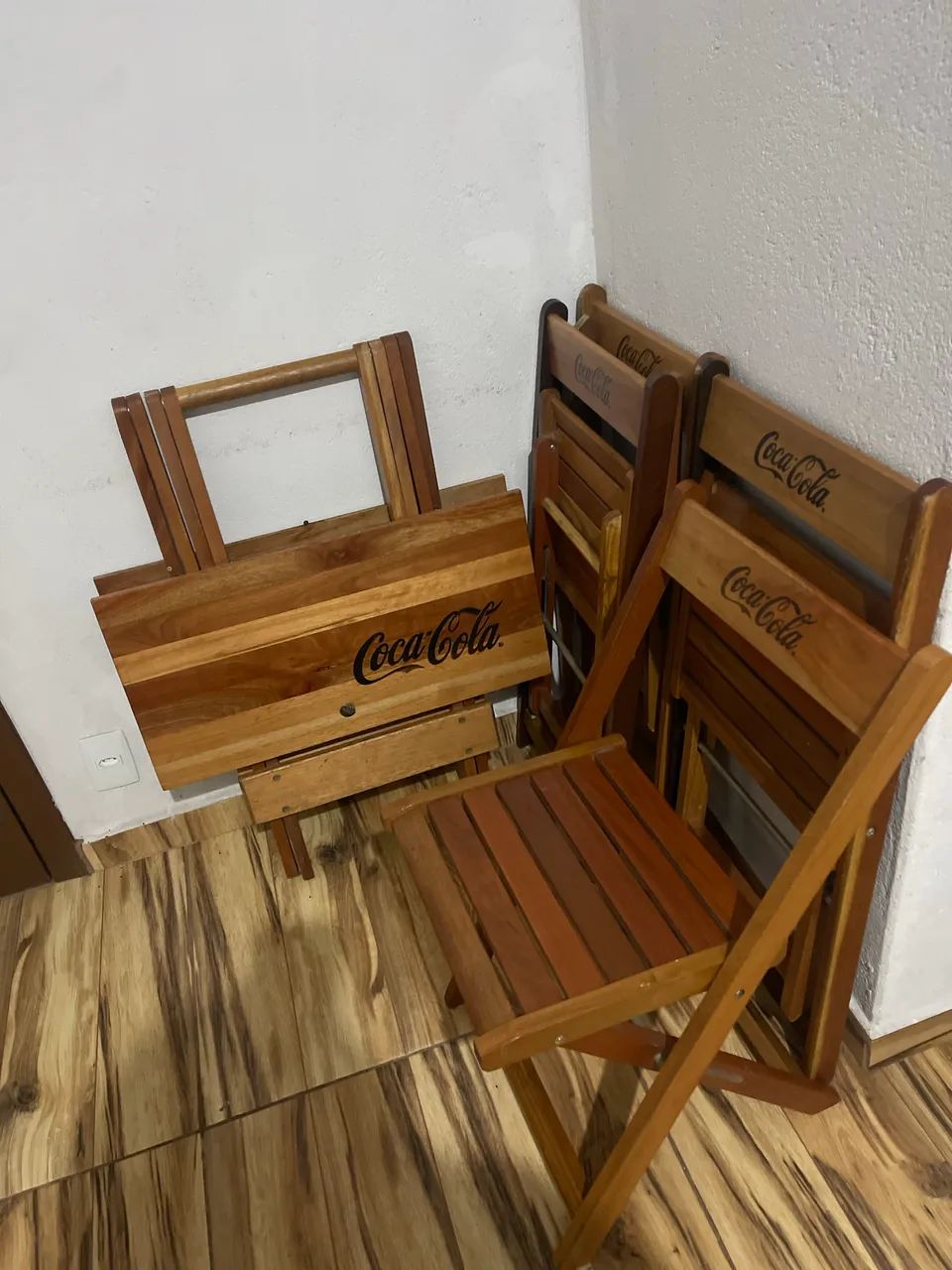 Mesa com 4 cadeiras de madeira  - Foto 2