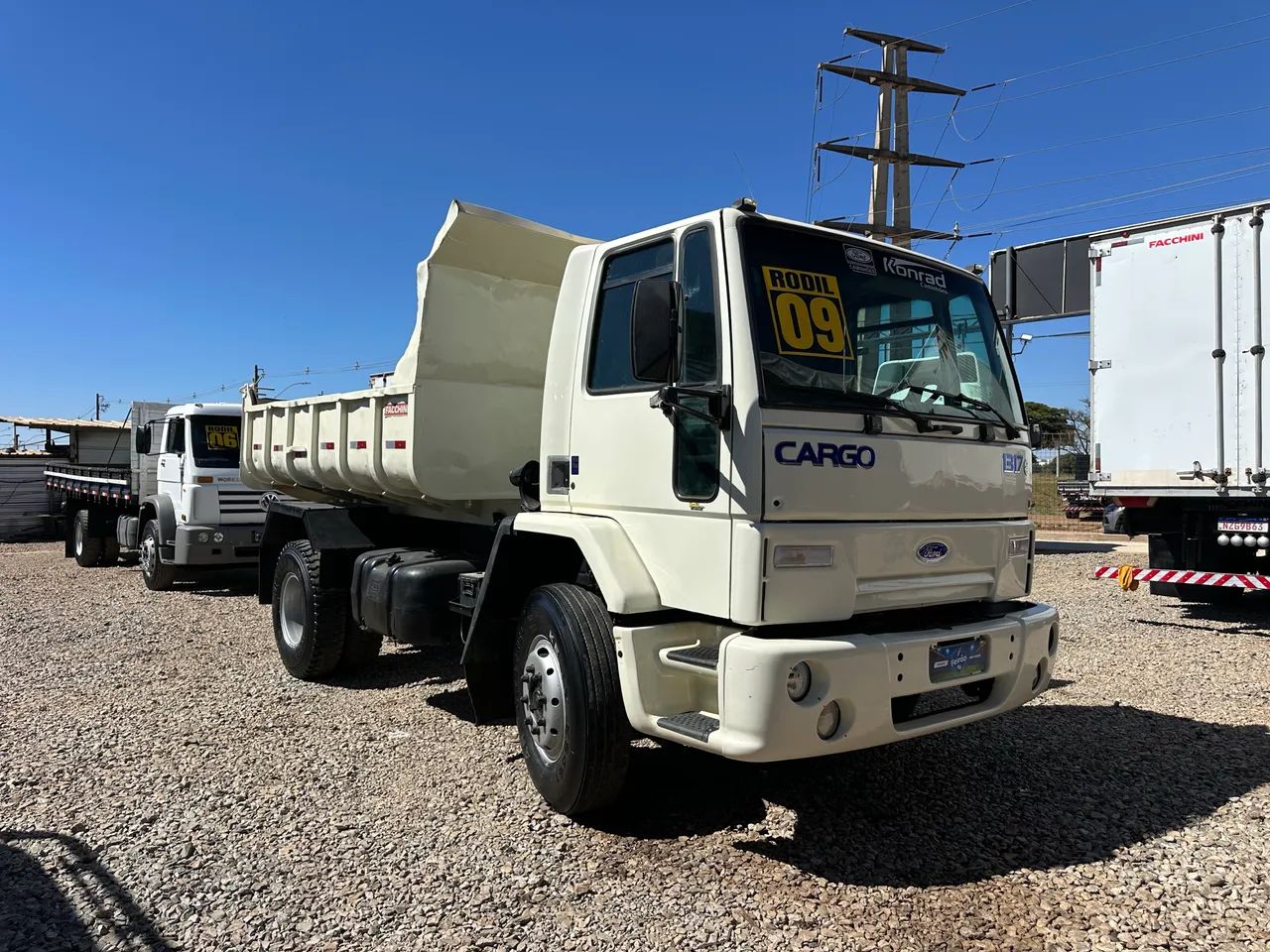 Ford Cargo 1317 ano:2009 caçamba  - Foto 3