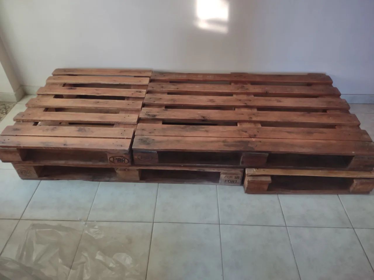 SELLING 04 PALLET PIECES FOR R$ 180.00