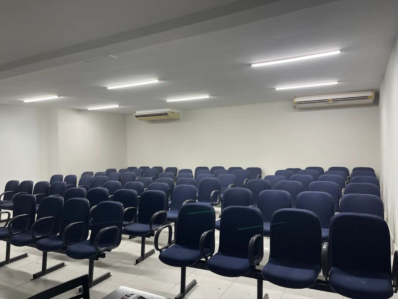 ALUGO ESPAÇO COM 70m2 na 13 de Julho
