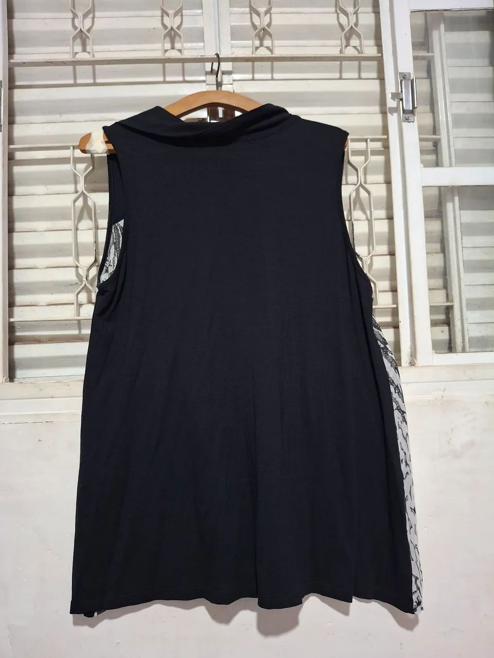 Vendo Blusa Feminina Nova Branca e Preta - Foto 3