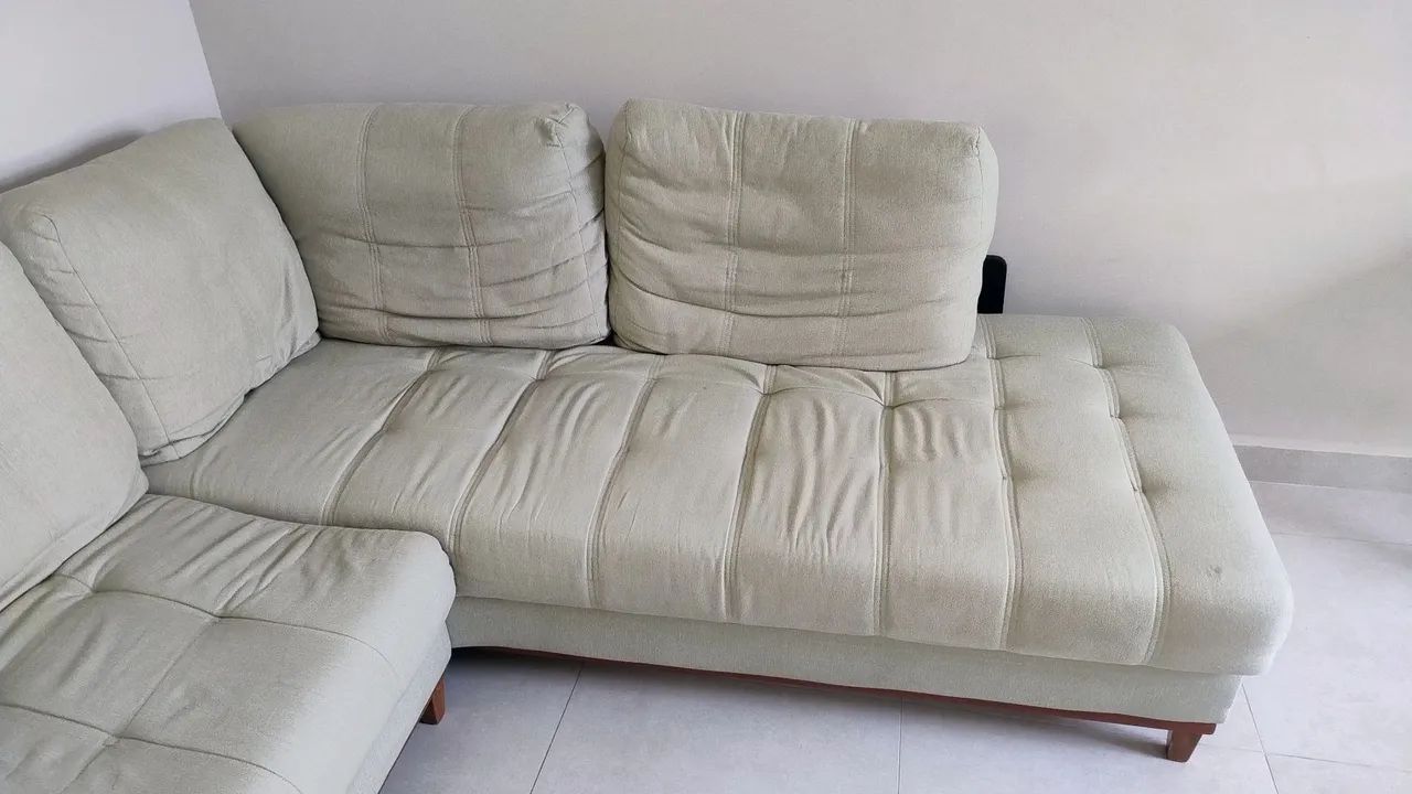 Sofá em L, tecido linho, pés de madeira  - Foto 3