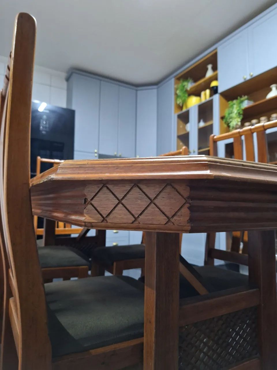Mesa MADEIRA MACIÇA com 6 cadeiras  - Foto 4