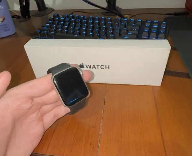 Apple Watch SE 3 44mm GPS Alumínio Estelar (Starlight)