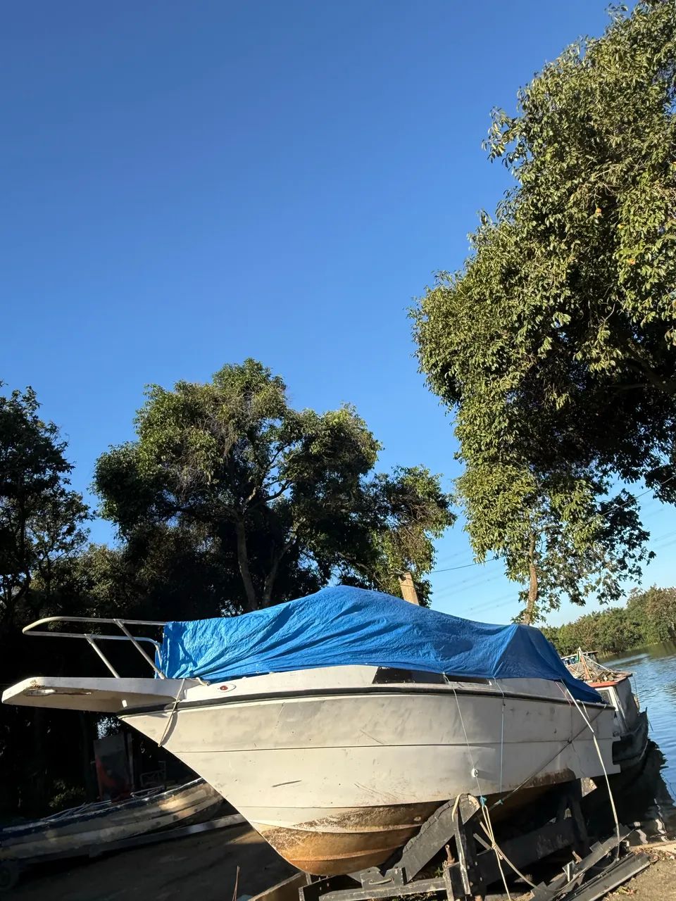 Lancha com quarto e banheiro cabrasmar 26