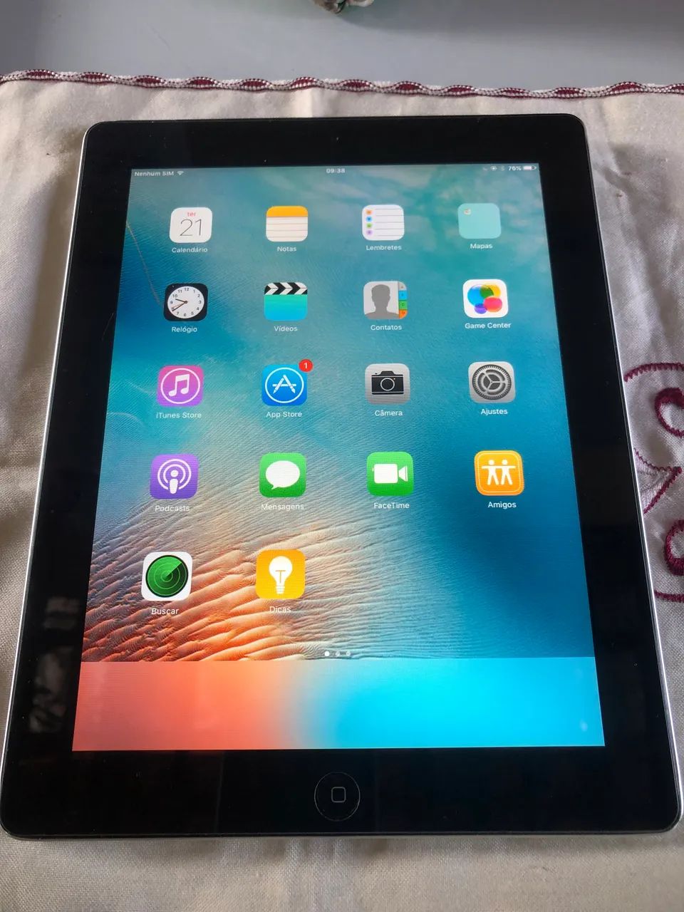 iPad *83