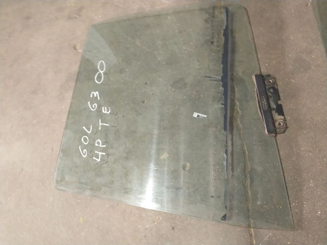 Vidro traseiro esquerdo   VW/gol G3 2000