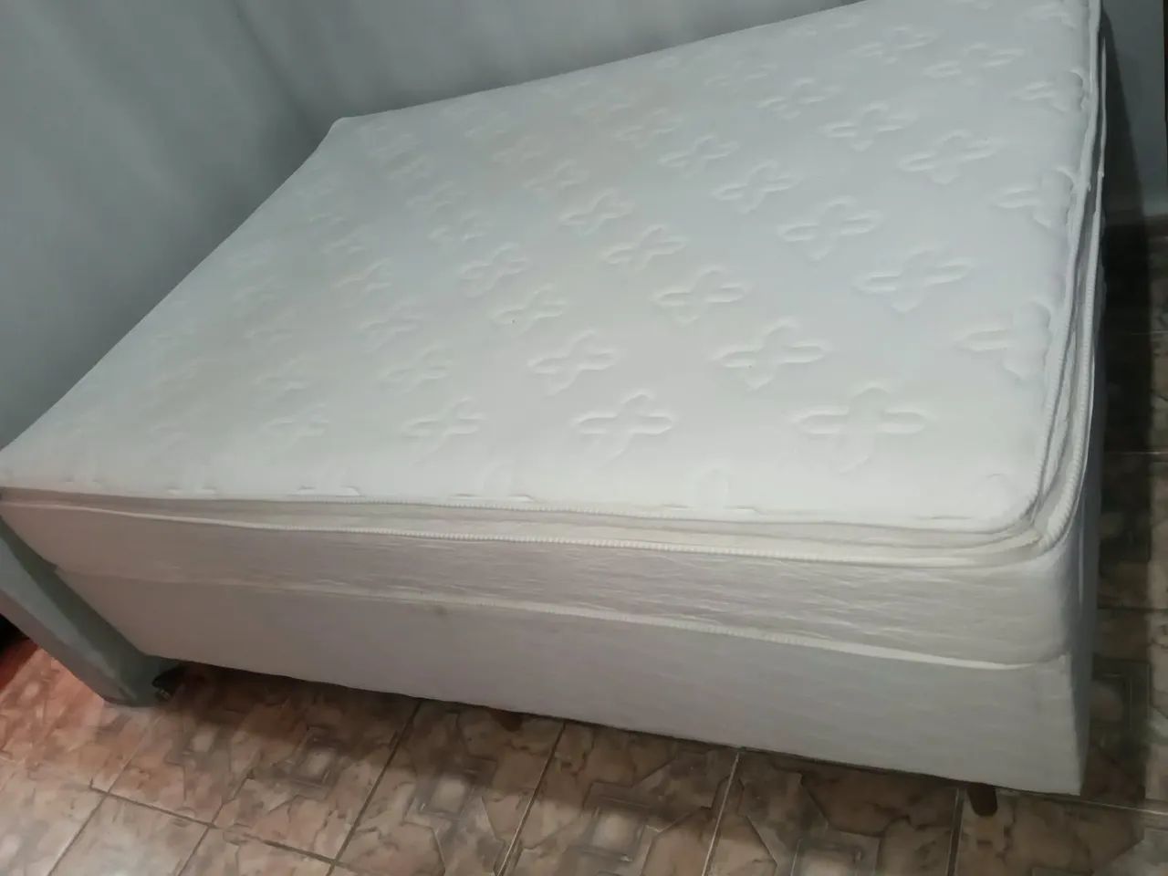 Vendo cama box casal
