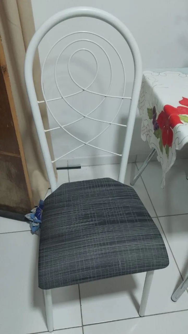 Venda de mesa de vidro com cadeiras - Foto 4