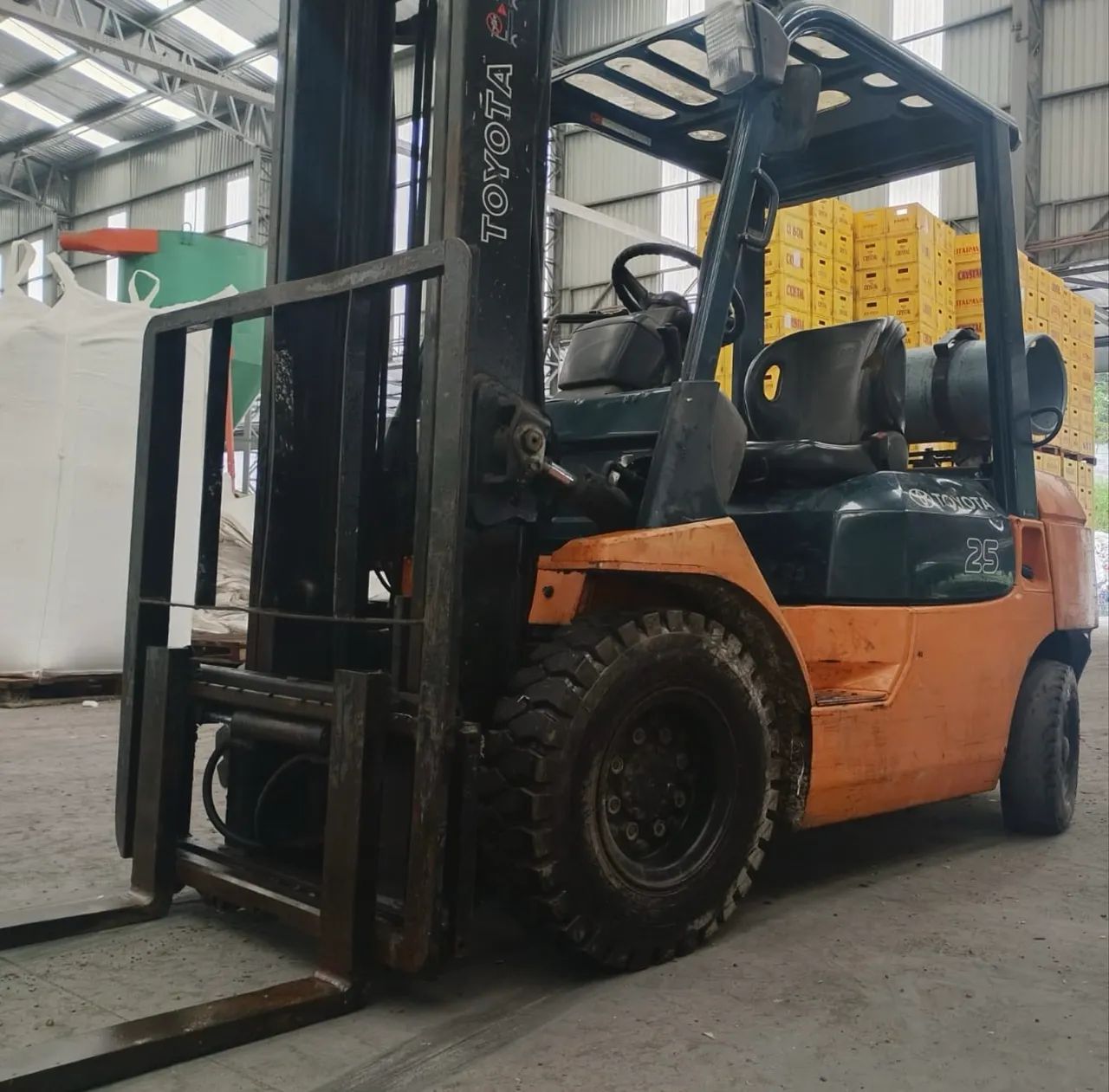 Empilhadeira automática TOYOTA