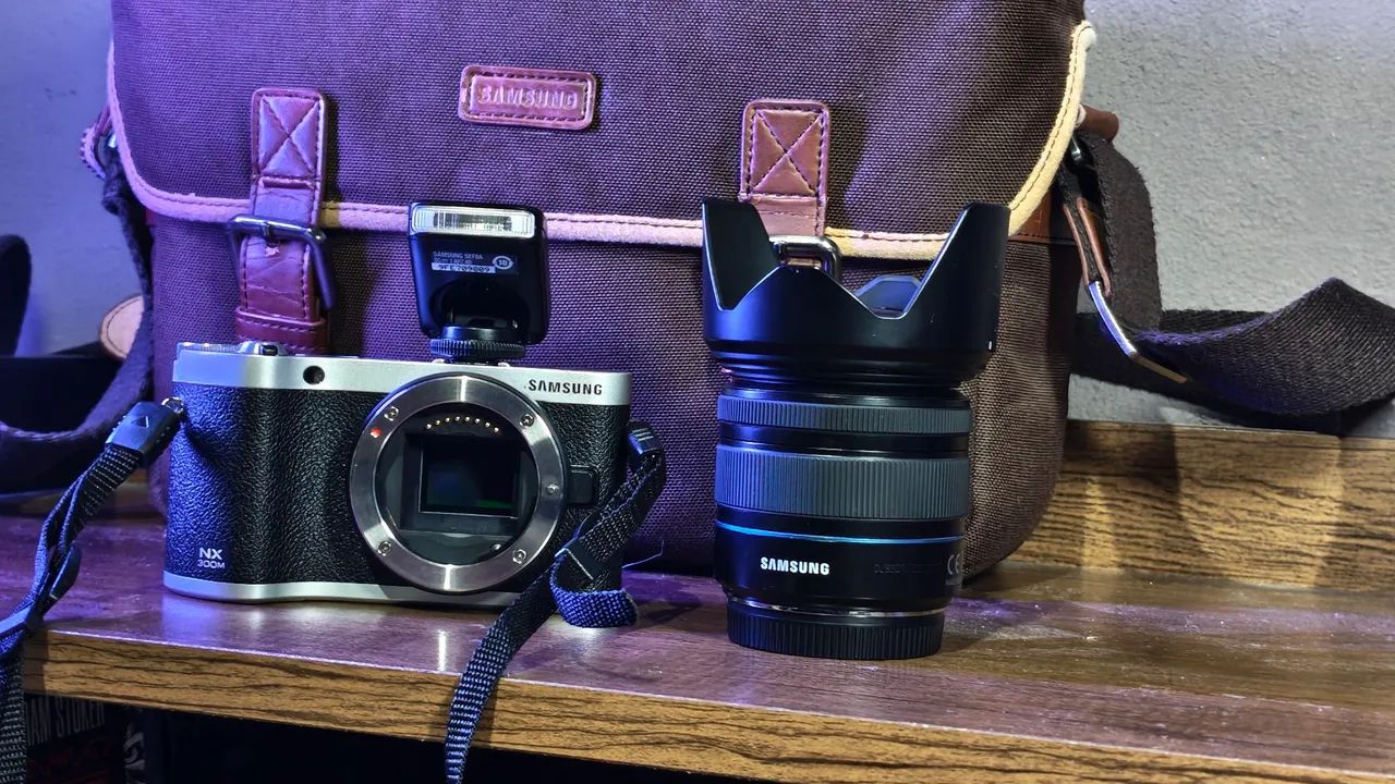 Vendo câmera profissional sem espelho kit completo