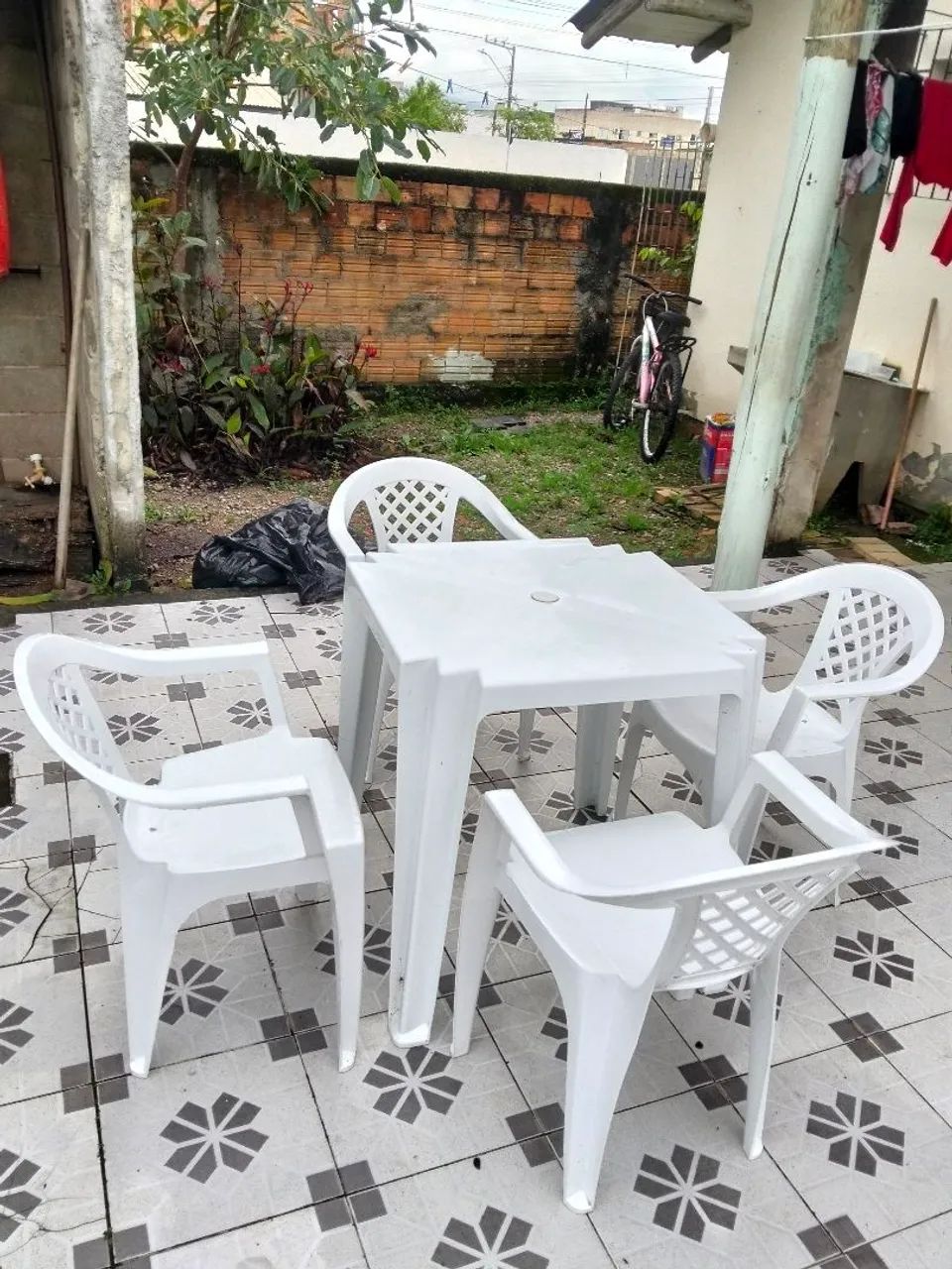Vende se essa mesa 4 cadeiras 