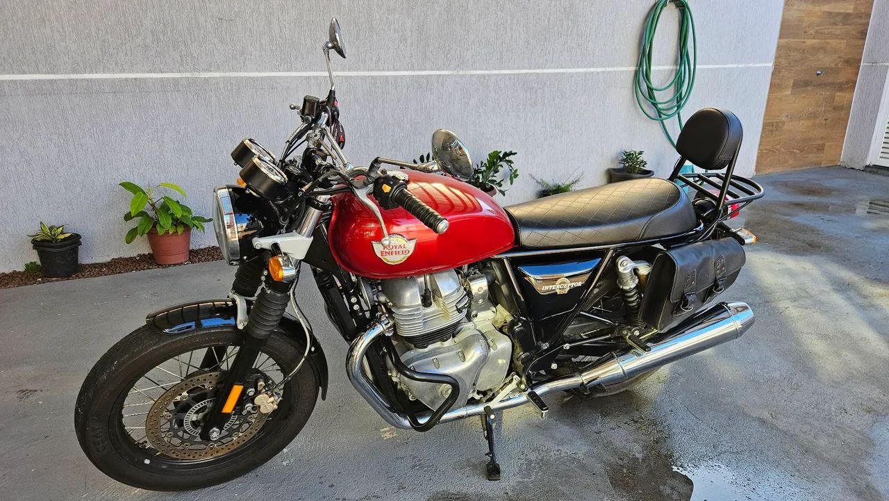 Royal Enfield Interceptor 650 pouco rodada e com acessórios  - Foto 2