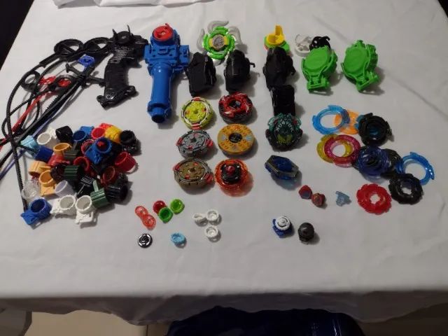 Lote de Peças Variadas Beyblade e Arena Azul - Foto 2